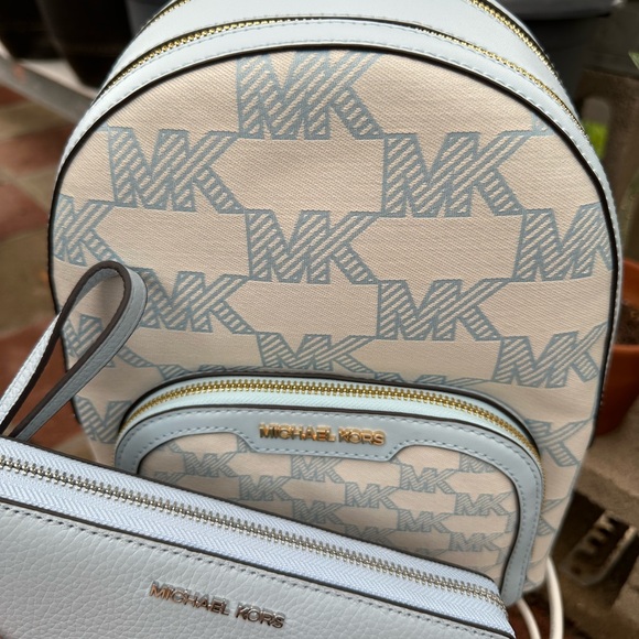 Michael Kors MK Logo Medium Backpack and Wallet Michael Kors MK Logo Medium Backpack and Wallet main image 4